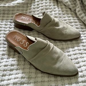 MUSSE&CLOUD gray suede mules